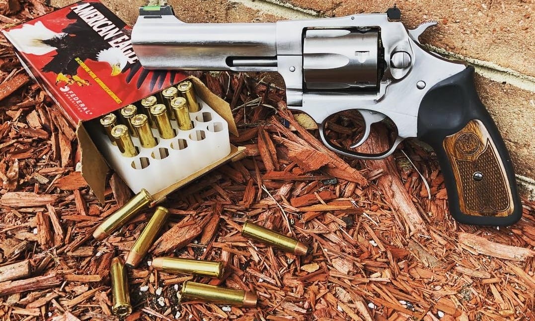 a picture of the SP101 .327 Federal Magnum with cartridges