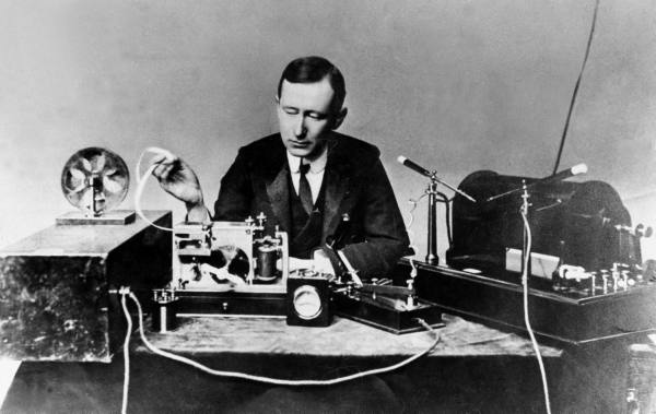 Guglielmo Marconi 1901 wireless signal