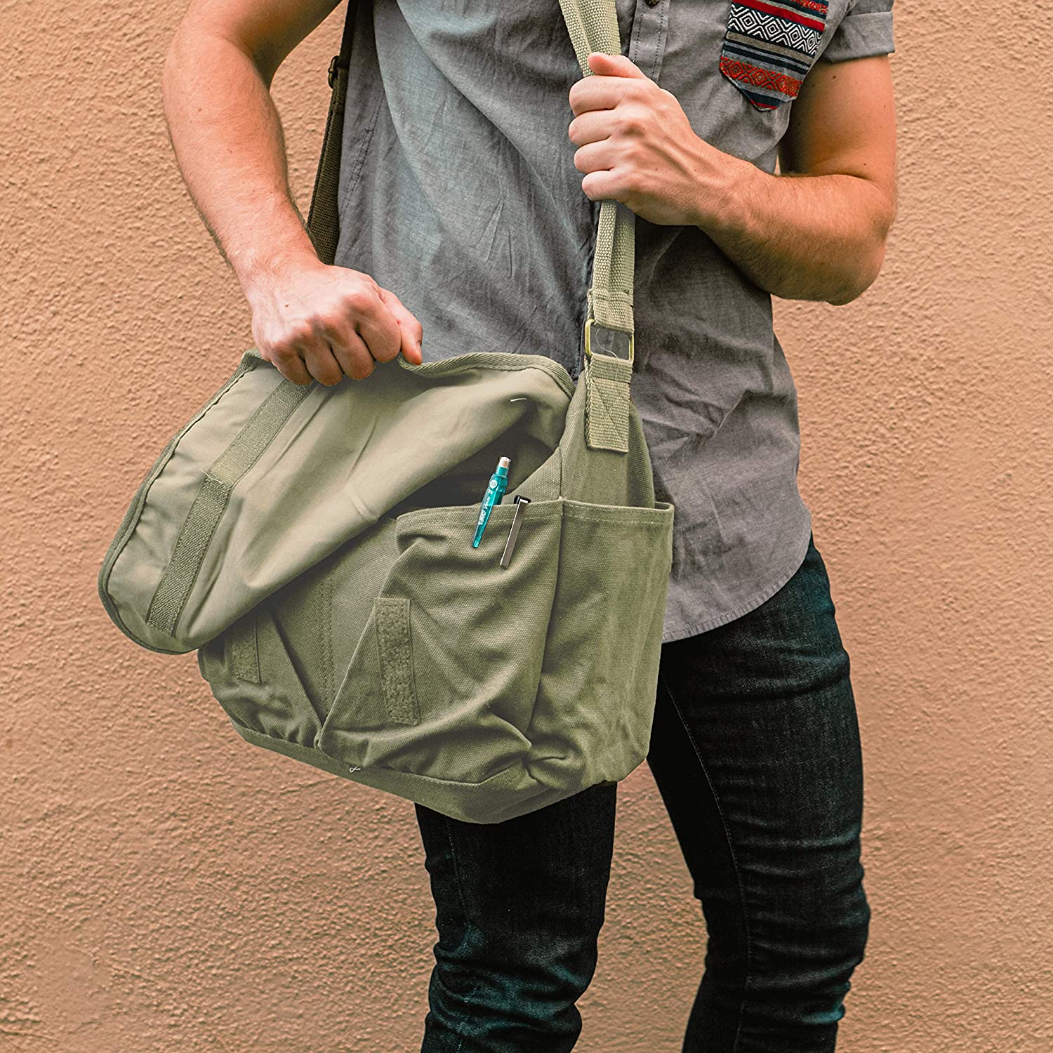 Concealed Carry Messenger Bags: Our 7 Favorites!
